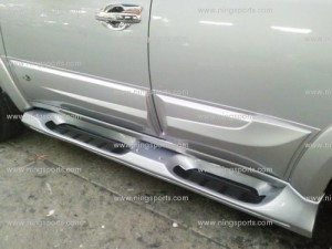 pajero-sport-v2-silver-sidestep-2
