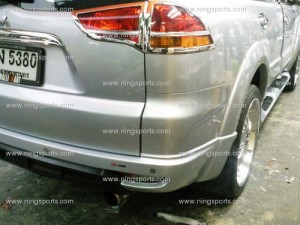pajero-sport-v2-silver-rear-02